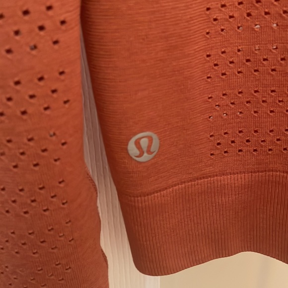 Lululemon perforated top - Picture 3 of 4